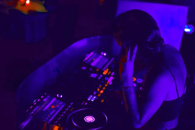 Lista pytań do DJ-a na wesele: Klucz do idealnej zabawy