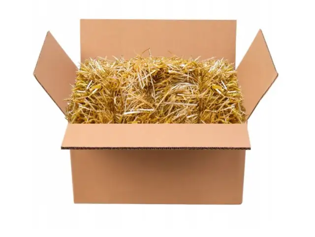 Paczka słomy do budy, idealna na zimę. Gdzie kupić słomę do budy? Tutaj!