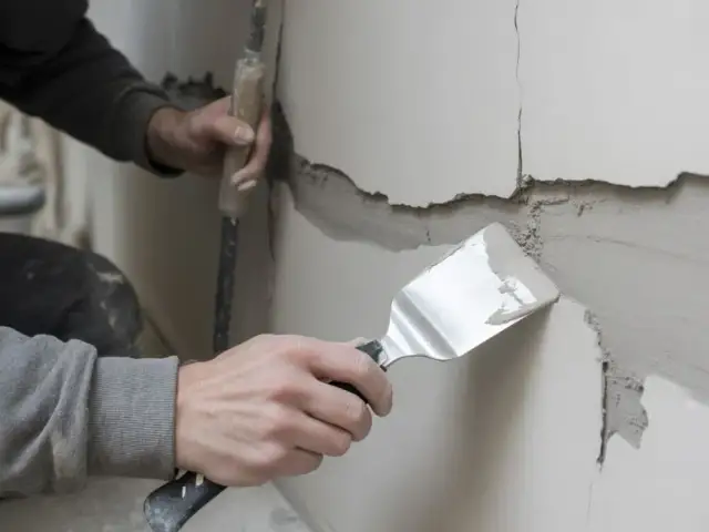 Czym wypełnić głębokie pęknięcia w ścianie, aby uniknąć problemów?