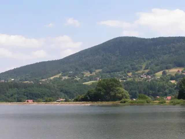 Jezioro Piwonińskie - odkryj jego piękno i atrakcje w okolicy