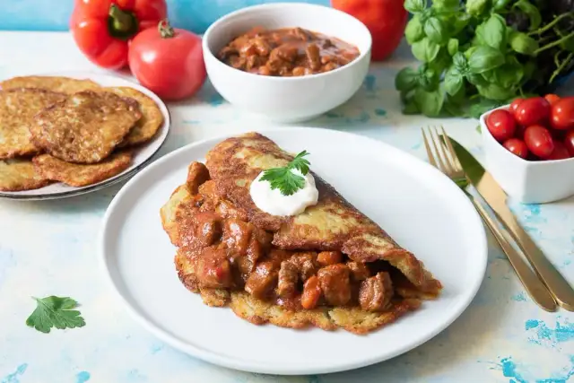 Jak zrobić gulasz do placka po węgiersku, aby zachwycić smakiem