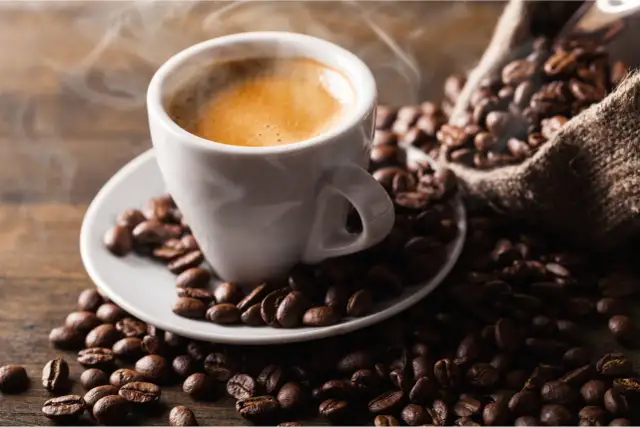 Kawa przed badaniem krwi? Wyniki mogą kłamać! Dlaczego?