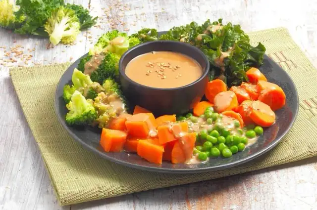 Ile gotować marchewkę na sałatkę, aby uzyskać idealną chrupkość?