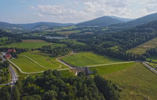 Stronie Śląskie w Sudetach: poznaj najpiękniejsze szlaki i atrakcje regionu