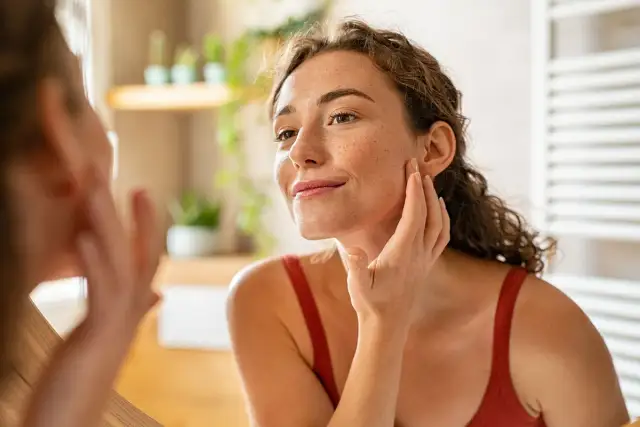 Cera dojrzała: Jaka baza pod makijaż wygładzi zmarszczki?