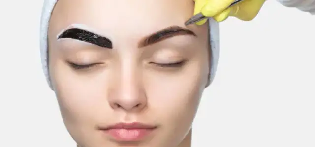 Henna pudrowa na czym polega – poznaj korzyści i efekty zabiegu