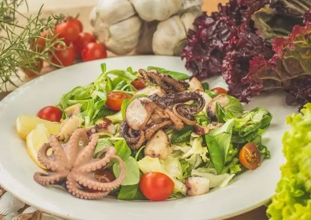 Gdzie zjeść w Ustroniu Morskim? Najlepsze miejsca na posiłek