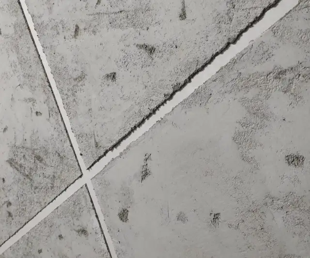 Jaki tynk na ścianę betonową? Oto kluczowe różnice i porady