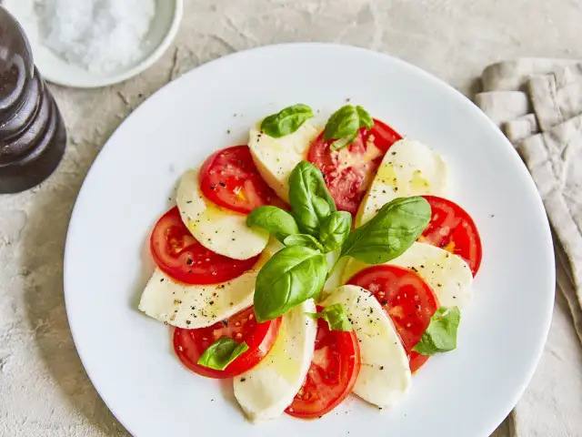 Tomate Mozzarella Salat: Das beste Rezept & raffinierte Ideen