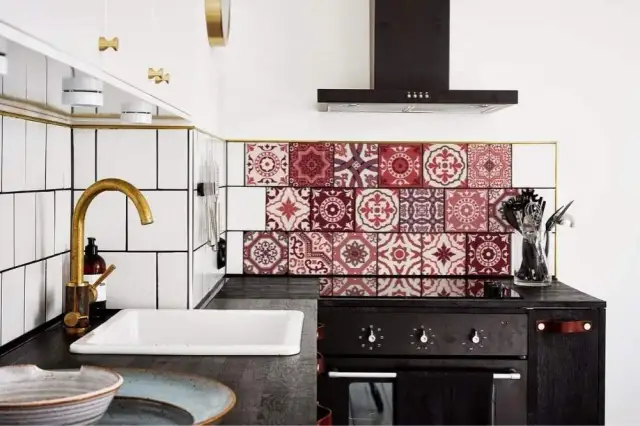 Czym przykryć stare kafelki w kuchni? Tanie i skuteczne metody