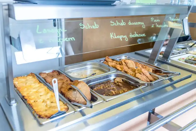 Gdzie tanio zjeść w Sopocie? Odkryj najlepsze opcje na obiad