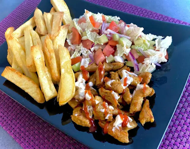 Ile kalorii ma kebab na talerzu z frytkami? Zaskakujące wartości!