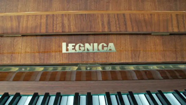 Ile waży pianino Legnica? Zaskakujące różnice w modelach!