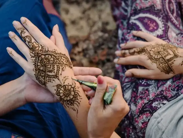 Gdzie zrobić tatuaż z henny w Dubaju? Najlepsze miejsca i ceny