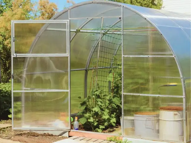 Poliwęglan co to za tworzywo? Właściwości i zastosowania, które musisz znać