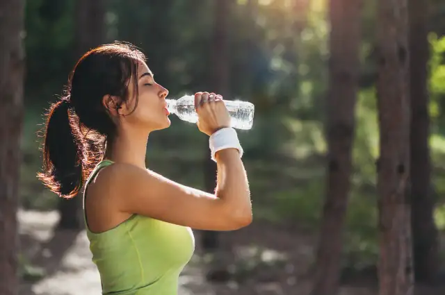 Co pić po treningu, aby uniknąć odwodnienia i wspierać regenerację