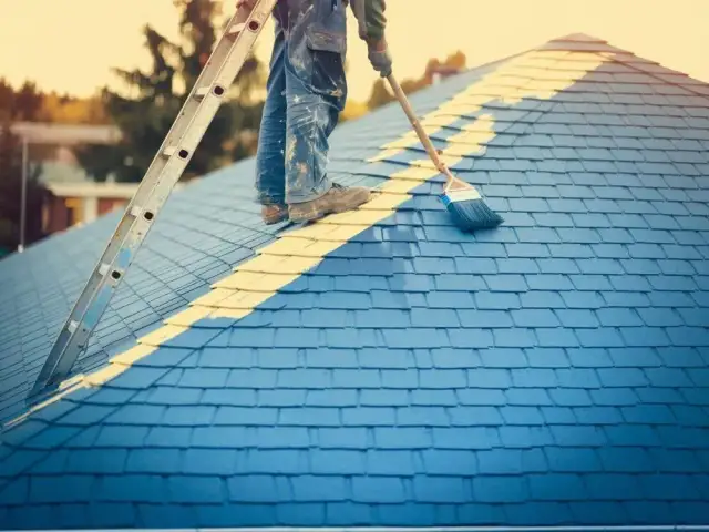 Ile biorą dekarze za dach 2026? Cennik i jak nie przepłacić