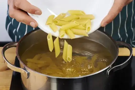 Penne Napoli – prosty przepis na pyszne włoskie danie, które zachwyci