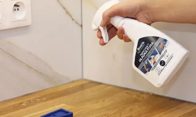 Skuteczne sposoby na odtłuszczenie kafelków przed silikonowaniem