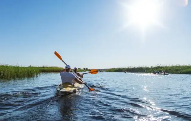 Ile kosztuje spływ kajakowy? Sprawdź ceny i budżet