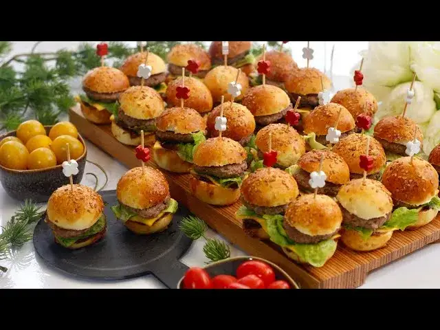 Mini-burgers maison : secrets pour pains moelleux & steaks juteux
