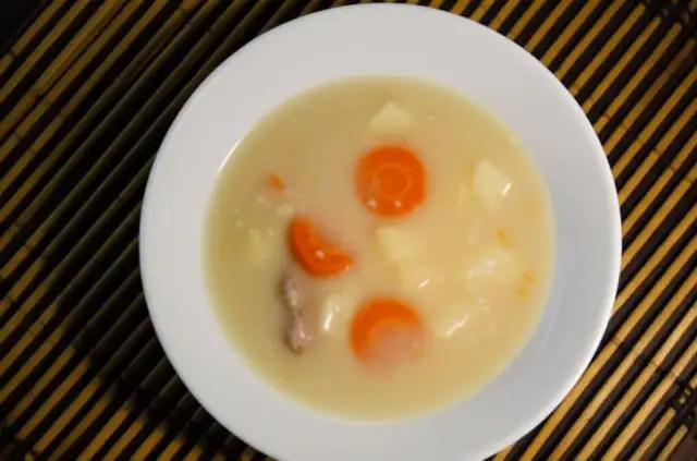 Jak ugotować krupnik na udkach - prosty przepis na smaczną zupę