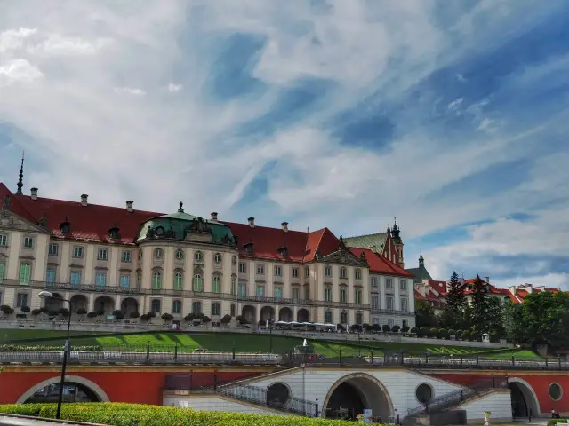 Zamek królewski w Warszawie zwiedzanie: co warto zobaczyć i wiedzieć