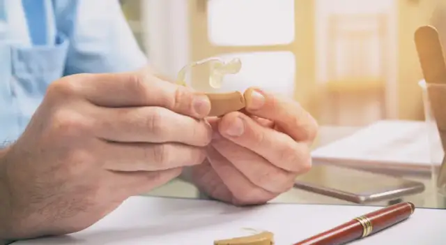 Ile wynosi dofinansowanie do aparatu słuchowego? Sprawdź, ile możesz zyskać