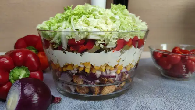 Jak zrobić sałatkę z gyrosem, która zachwyci Twoich gości