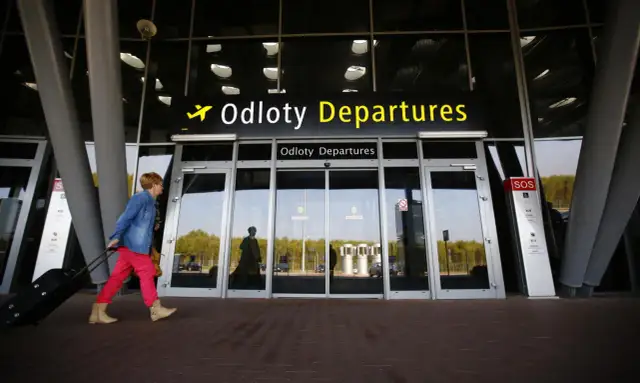 Jakie są zarobki na lotnisku? Sprawdź, co możesz zarobić w branży