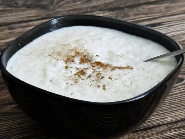 Jak ugotować ryż na mleku? Kremowy smak dzieciństwa bez wpadek!