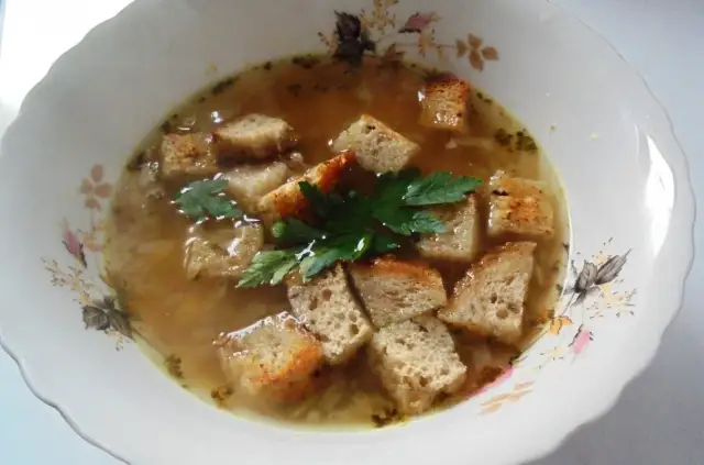 Jak zrobić zupę czosnkową – proste przepisy na pyszne danie