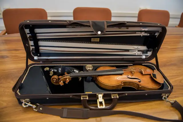 Skrzypce Stradivarius z jakiego drewna? Odkryj tajemnice ich brzmienia