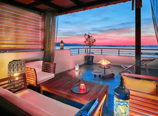 Gdzie szukać noclegów nad morzem? Odkryj najlepsze opcje i ceny