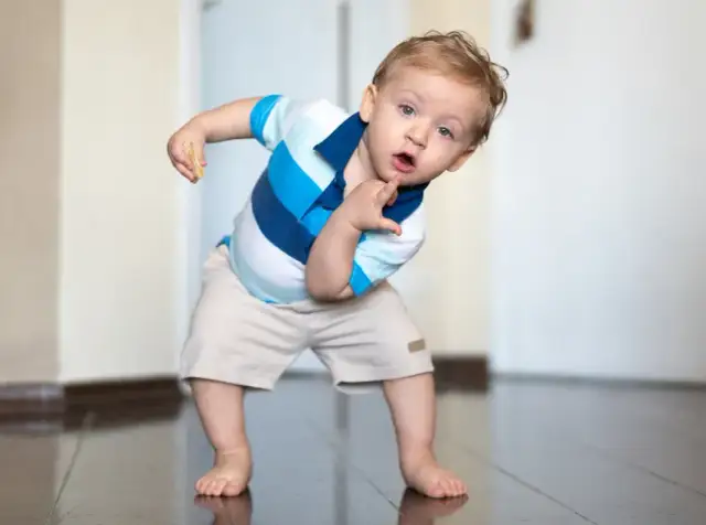 Zabawy dla rocznego dziecka: Rozwijaj malucha mądrze i bezpiecznie!