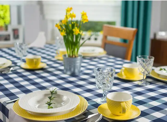 Jak jeść zupę poprawnie, aby uniknąć faux pas i rozlania