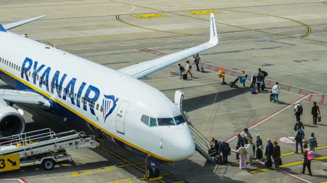 Ryanair: Paszport czy dowód? Uniknij stresu na lotnisku!