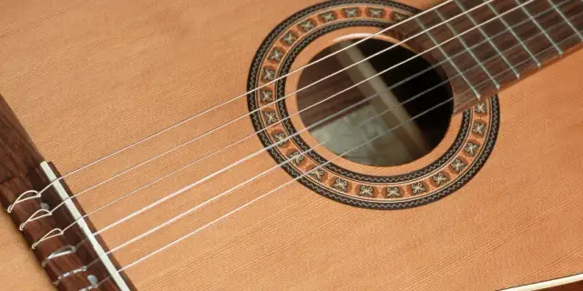 Jak dobrać grubość strun do gitary elektrycznej? Pełny poradnik