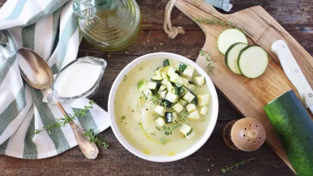 Zupa krem z cukinii: Przepis, który zawsze się udaje! Szybko i zdrowo