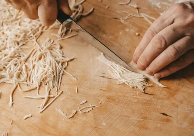 Jak zrobić ciasto na makaron – proste kroki do idealnego smaku