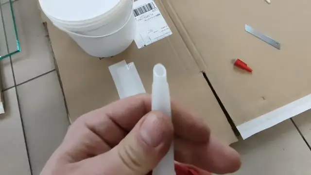 Jak skutecznie skleić akwarium: najlepsze kleje i metody naprawy