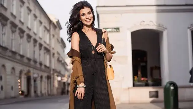 Kombinezon jak sukienka: stylizacje i wybór idealnego fasonu