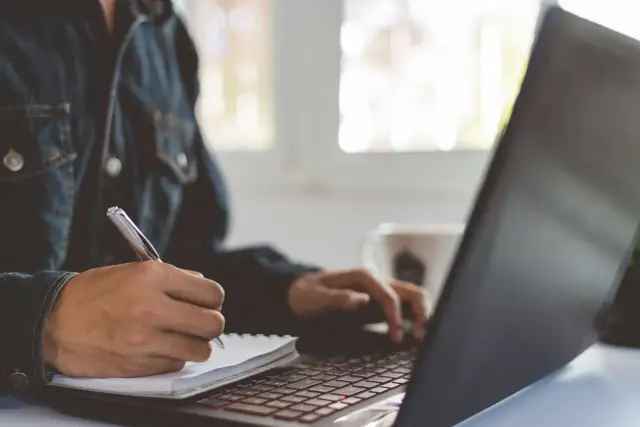 ROE: Rentowność kapitału własnego. Pułapki i sekrety analizy