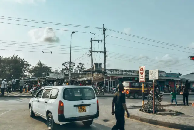 Kenia czy jest bezpiecznie? Poznaj zagrożenia i bezpieczne miejsca