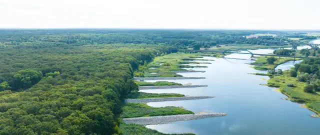 Jaka rzeka płynie przez Szczecin? Odkryj znaczenie Odry i jej ramion