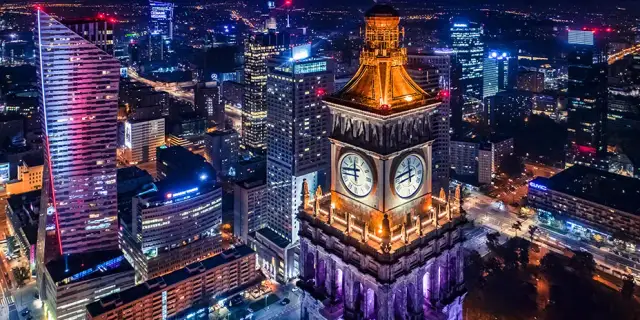 Lot nad Warszawą: Niezapomniane przeżycie. Historia i atrakcje stolicy