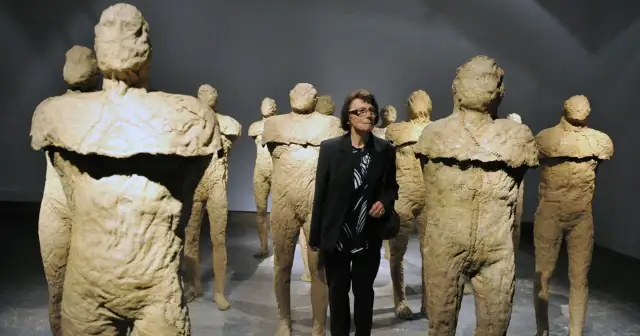 Magdalena Abakanowicz: rzeźby, które zmieniły świat sztuki. Poznaj je!