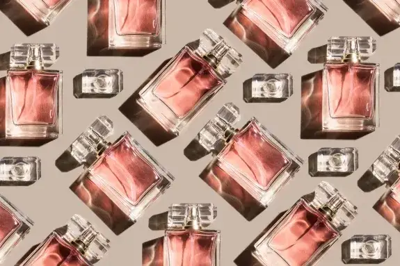 Perfum czy perfumów? Rozwiej wątpliwości raz na zawsze!