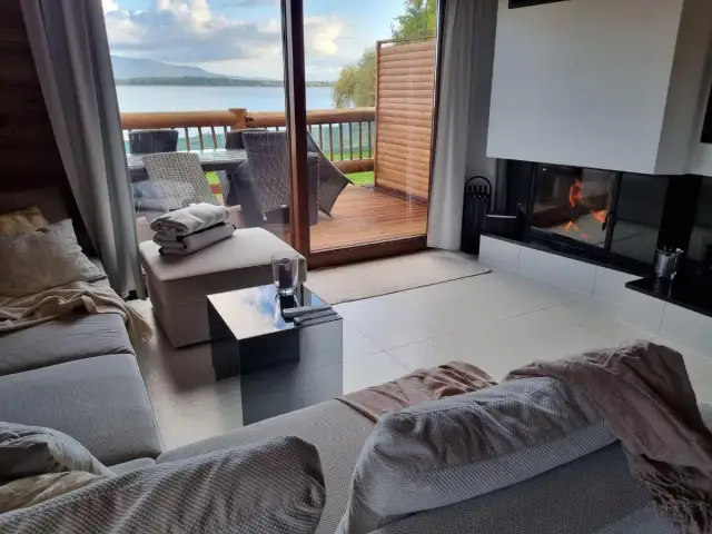 Domek nad jeziorem Dolny Śląsk: Gdzie i jak wynająć idealny?