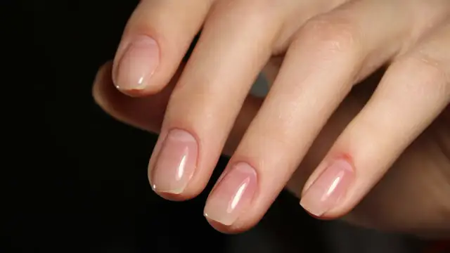 Paznokcie rosną po śmierci? Obalamy mit! Naukowe wyjaśnienie